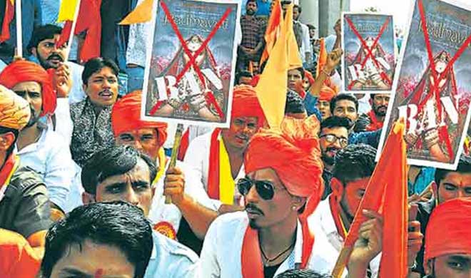 Padmaavat protests DND flyover toll booths damaged in Noida Padmaavat protests DND flyover toll booths damaged in Noida- India TV