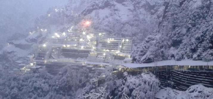 Weather-turns-chilly-after-rain-snowfall-in-Himachal-and-Kashmir Weather-turns-chilly-after-rain-snowfall-in-Himachal-and-Kashmir- India TV