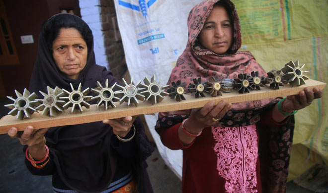 Women show mortar shells Women show mortar shells - India TV