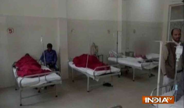 Uttar-Pradesh-40-HIV-positive-cases-reported-after-quack-uses-same-syringe-at-health-camp-in-Unnao Uttar-Pradesh-40-HIV-positive-cases-reported-after-quack-uses-same-syringe-at-health-camp-in-Unnao- Khabar IndiaTV