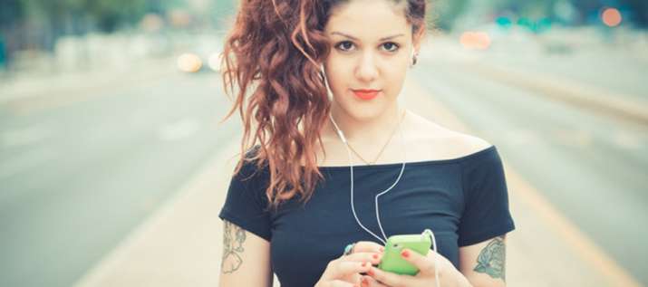 Girl Smartphone Girl Smartphone- IndiaTV Paisa