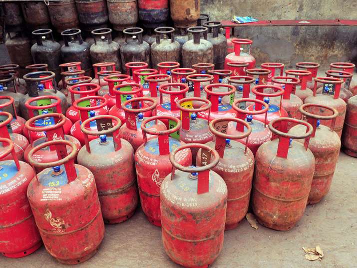 LPG Gas Cylinder, Price Cut, Budget 2018 LPG Gas Cylinder, Price Cut, Budget 2018- India TV Paisa