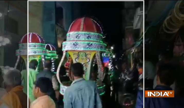 Madhya-Pradesh-Angry-elephant-creates-rucksack-in-marriage-procession-in-Sagar Madhya-Pradesh-Angry-elephant-creates-rucksack-in-marriage-procession-in-Sagar- Khabar IndiaTV
