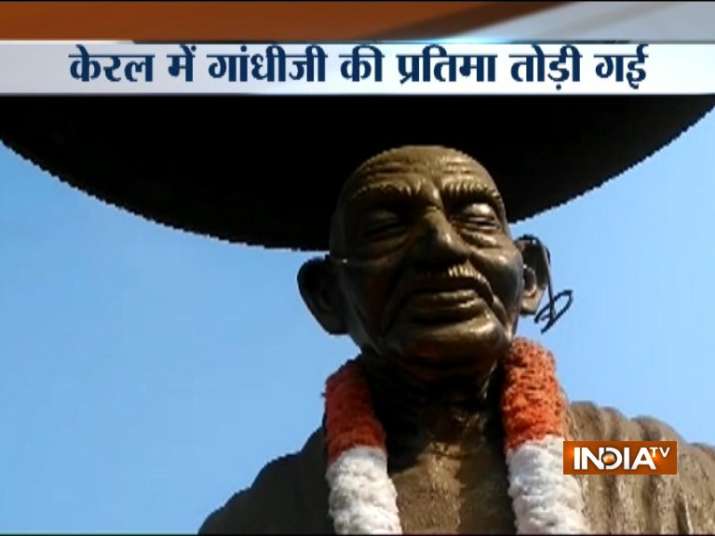 Mahatma-Gandhi-statue-vandalized-in-Kerala Mahatma-Gandhi-statue-vandalized-in-Kerala- Khabar IndiaTV