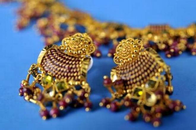 Tanishq to exchange old gold jewellery at market price of... Tanishq to exchange old gold jewellery at market price of...- IndiaTV Paisa