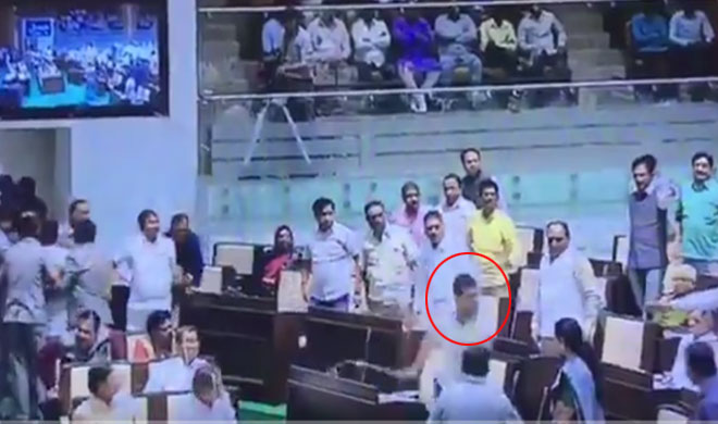 Fight breaks out between Congress and BJP members Fight breaks out between Congress and BJP members- Khabar IndiaTV