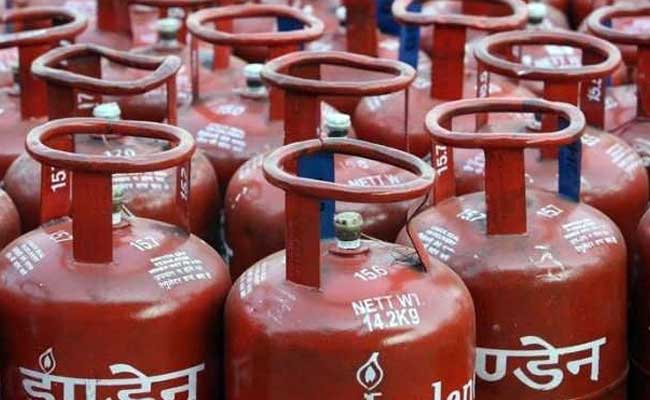 LPG cylinder price cut LPG cylinder price cut- India TV Paisa