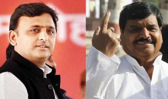 Shivpal-Yadav-congratulates-Akhilesh-and-SP-workers-for-Lok-Sabha-bypoll-victory-in-UP Shivpal-Yadav-congratulates-Akhilesh-and-SP-workers-for-Lok-Sabha-bypoll-victory-in-UP- India TV