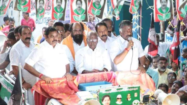 AIADMK observes fast over Cauvery issue AIADMK observes fast over Cauvery issue- India TV