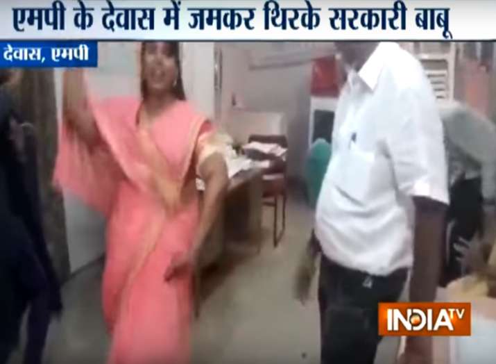 फिल्मी गानों पर... फिल्मी गानों पर...- India TV