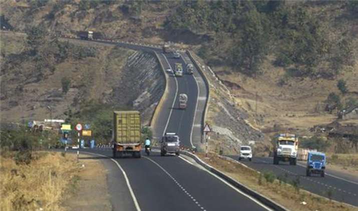 Delhi-Mumbai expressway to be completed by 2021, says Nitin Gadkari Delhi-Mumbai expressway to be completed by 2021, says Nitin Gadkari- India TV