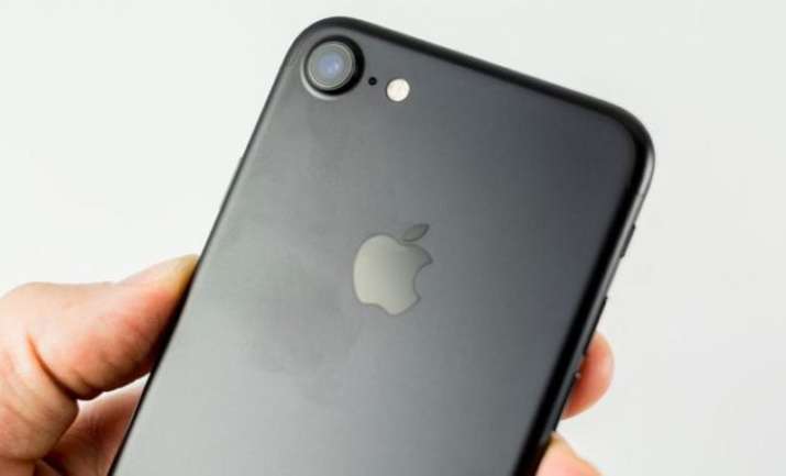 iphone se2 iphone se2- IndiaTV Paisa