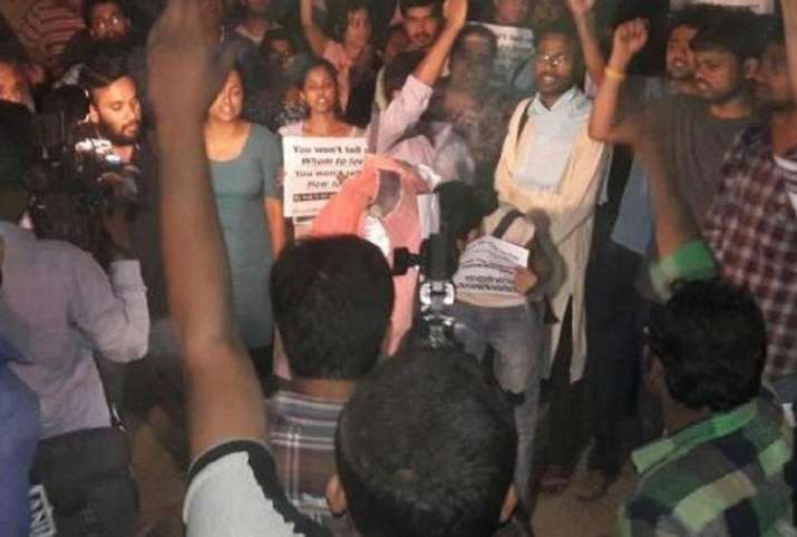 Several Injured in JNUSU-ABVP Clashes Over 'Love Jihad' Film Several Injured in JNUSU-ABVP Clashes Over 'Love Jihad' Film- India TV