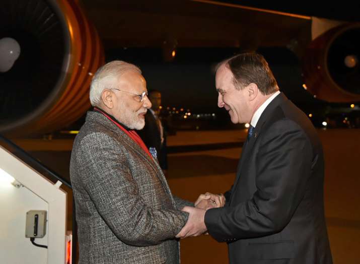 Prime Minister Narendra Modi being welcomed by the Prime... Prime Minister Narendra Modi being welcomed by the Prime...- Khabar IndiaTV