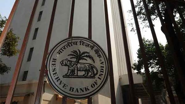 Over three dozen CAs under Reserve Bank lens Over three dozen CAs under Reserve Bank lens- India TV Paisa