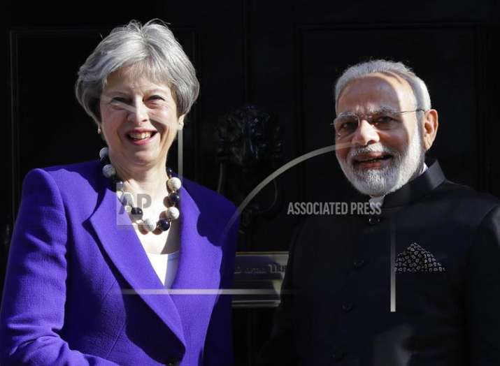 Modi magic in London modi meeting with Theresa... Modi magic in London modi meeting with Theresa...- India TV