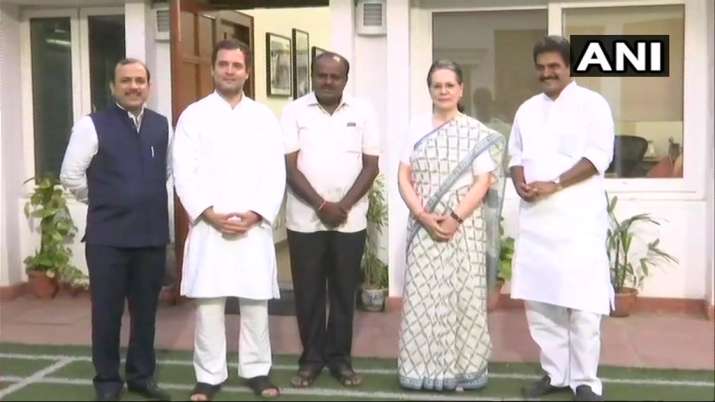 राहुल गांधी और... राहुल गांधी और...- India TV
