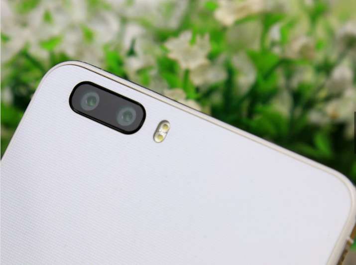 dual rear camera dual rear camera- India TV Paisa