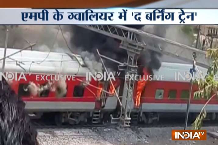 Madhya Pradesh: AP express caught fire in Gwalior Madhya Pradesh: AP express caught fire in Gwalior- India TV