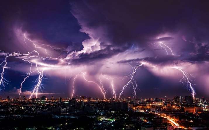How to Protect Yourself From a Thunderstorm How to Protect Yourself From a Thunderstorm- India TV Paisa