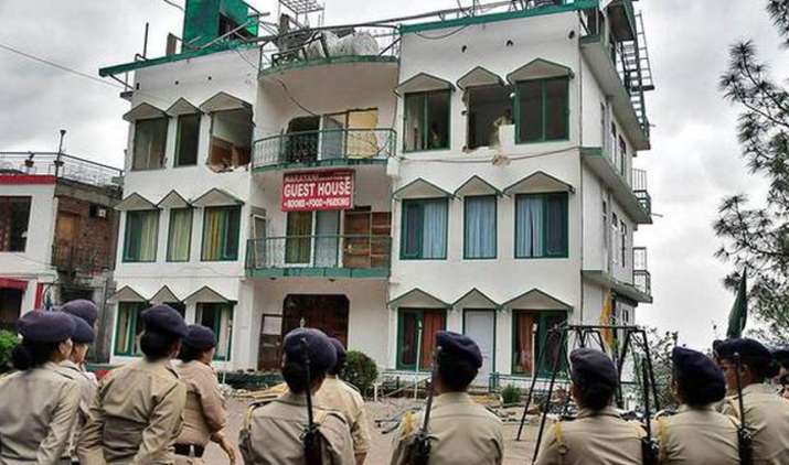 Himachal Pradesh: Anti-encroachment drive continues in kasauli Himachal Pradesh: Anti-encroachment drive continues in kasauli - India TV