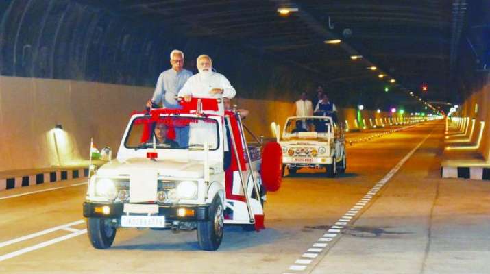 modi on open jeep modi on open jeep- India TV Paisa