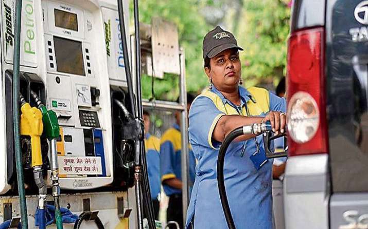 Petrol price in Delhi surpasses Rs 75 per litre on Wednesday Petrol price in Delhi surpasses Rs 75 per litre on Wednesday - India TV Paisa