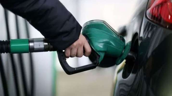 Oil companies cut Petrol and Diesel price first time after 16 days Oil companies cut Petrol and Diesel price first time after 16 days- India TV Paisa