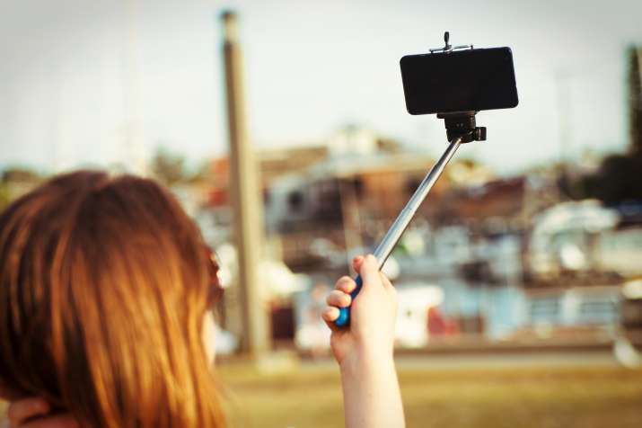 Selfie Selfie- India TV Paisa