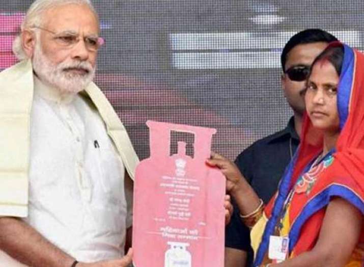 PM Modi to interact with beneficiaries of Ujjwala... PM Modi to interact with beneficiaries of Ujjwala...- India TV