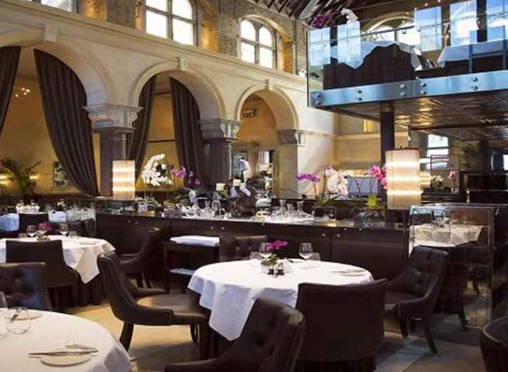 indians working in restaurants of britain feared to be... indians working in restaurants of britain feared to be...- India TV