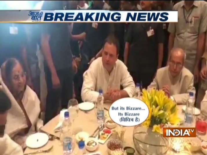 इफ्तार पार्टी में... इफ्तार पार्टी में...- Khabar IndiaTV