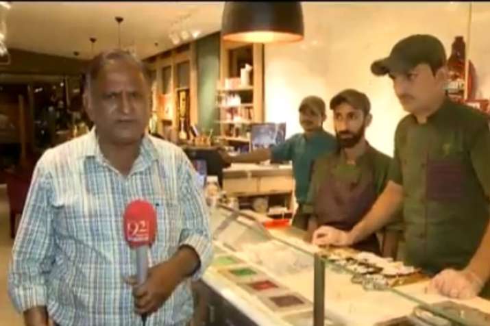 Reporter Chand Nawab from Pakistan is back with another hilarious video | Screengrab Reporter Chand Nawab from Pakistan is back with another hilarious video | Screengrab- India TV