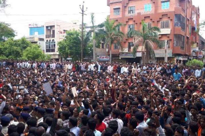 मंदसौर गैंगरेप: गुड़िया की हालत अब स्थिर, आरोपियों को फांसी की सजा के लिए सड़क पर उतरे लोग मंदसौर गैंगरेप: गुड़िया की हालत अब स्थिर, आरोपियों को फांसी की सजा के लिए सड़क पर उतरे लोग- India TV