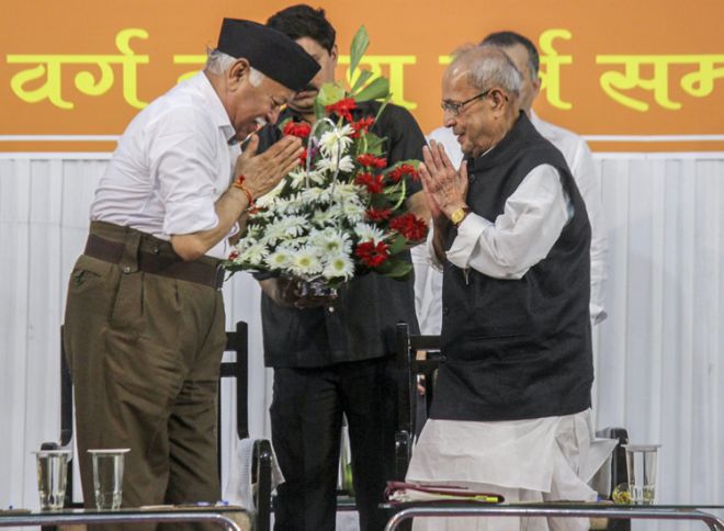 मोहन भागवत और प्रणब... मोहन भागवत और प्रणब...- India TV