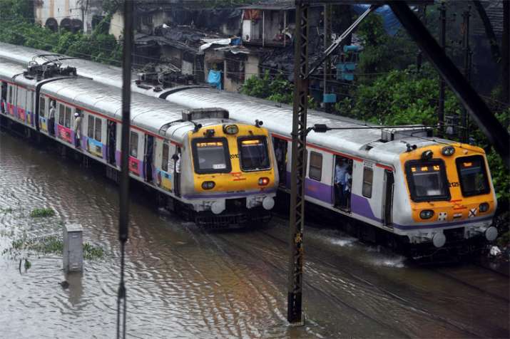 Incessant rain throws life out of gear in Mumbai Incessant rain throws life out of gear in Mumbai- India TV