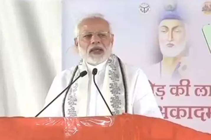 PM Narendra Modi in Maghar PM Narendra Modi in Maghar- India TV