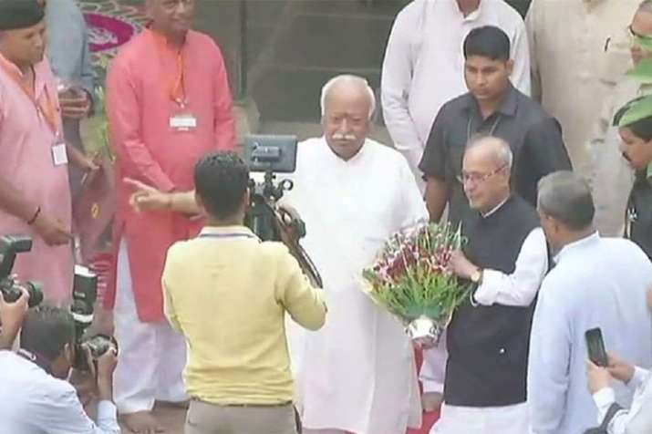 Pranab Mukherjee visits RSS founder Hedgewar birthplace, calls him 'great son of mother India' Pranab Mukherjee visits RSS founder Hedgewar birthplace, calls him 'great son of mother India'- India TV
