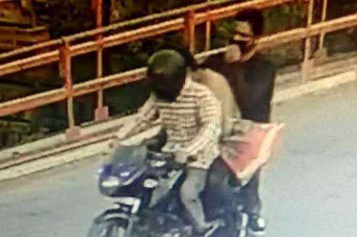 JK Police Releases Pictures of Three Men Suspected to be Killers of Journalist Shujaat Bukhari JK Police Releases Pictures of Three Men Suspected to be Killers of Journalist Shujaat Bukhari- Khabar IndiaTV