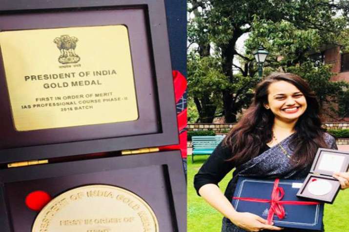 UPSC टॉपर रहीं टीना डाबी ने फिर किया टॉप, मिला ये अवॉर्ड UPSC टॉपर रहीं टीना डाबी ने फिर किया टॉप, मिला ये अवॉर्ड- India TV