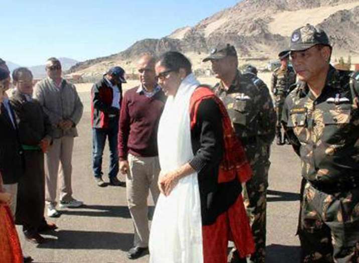nirmala sitharaman visit baltal base camp nirmala sitharaman visit baltal base camp- India TV