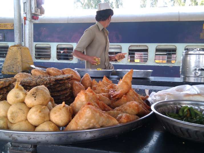 Food on Railway Stations Food on Railway Stations- India TV Paisa