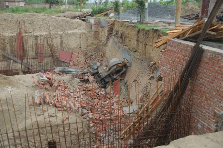 wall collapse wall collapse- India TV