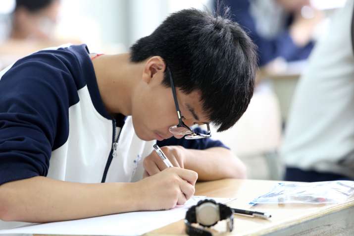 Cheating in Examination Cheating in Examination- India TV Paisa
