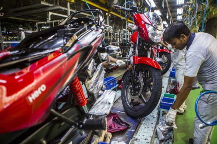 Hero Motocorp creates world record by selling two wheeler in less than every 4 seconds Hero Motocorp creates world record by selling two wheeler in less than every 4 seconds- India TV Paisa