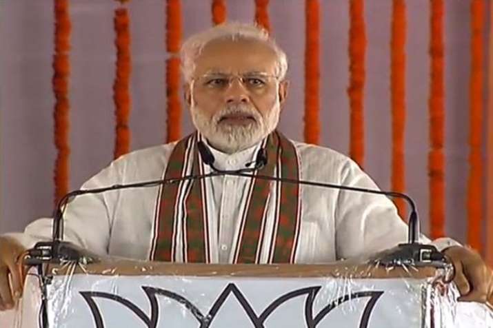 PM Narendra Modi tells in Shahjahanpur why Rahul Gandhi hugged him | PTI PM Narendra Modi tells in Shahjahanpur why Rahul Gandhi hugged him | PTI- India TV