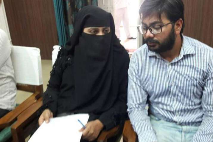 निदा खान और फरहत नकवी के खिलाफ एक और फतवा, मिली 3 दिन में देश छोड़ने की धमकी निदा खान और फरहत नकवी के खिलाफ एक और फतवा, मिली 3 दिन में देश छोड़ने की धमकी- India TV