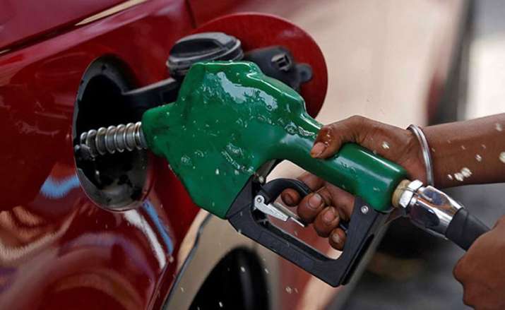 Oil companies cuts petrol and diesel price after 20 days on Monday Oil companies cuts petrol and diesel price after 20 days on Monday- India TV Paisa