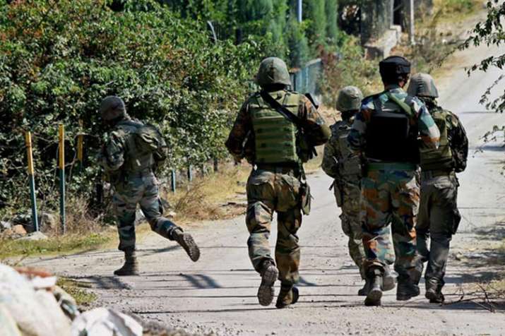 जम्मू एवं कश्मीर में हथियार छीनने के आरोप में बीएसएफ के 2 जवान गिरफ्तार जम्मू एवं कश्मीर में हथियार छीनने के आरोप में बीएसएफ के 2 जवान गिरफ्तार- India TV