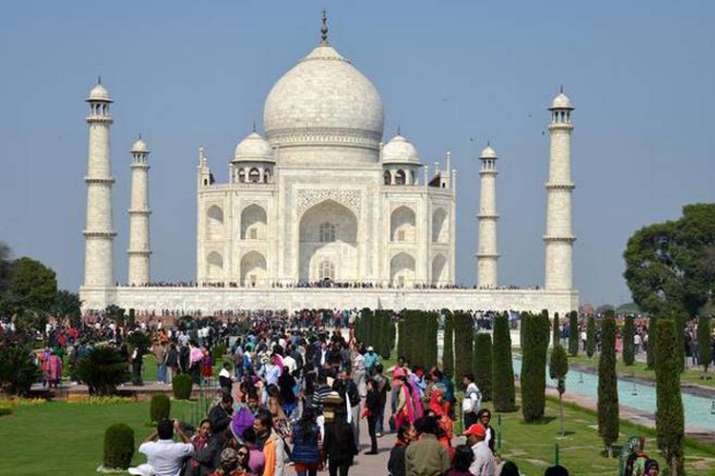 सुप्रीम कोर्ट ने ताजमहल की सुरक्षा को लेकर केन्द्र सरकार को लगाई फटकार सुप्रीम कोर्ट ने ताजमहल की सुरक्षा को लेकर केन्द्र सरकार को लगाई फटकार- India TV